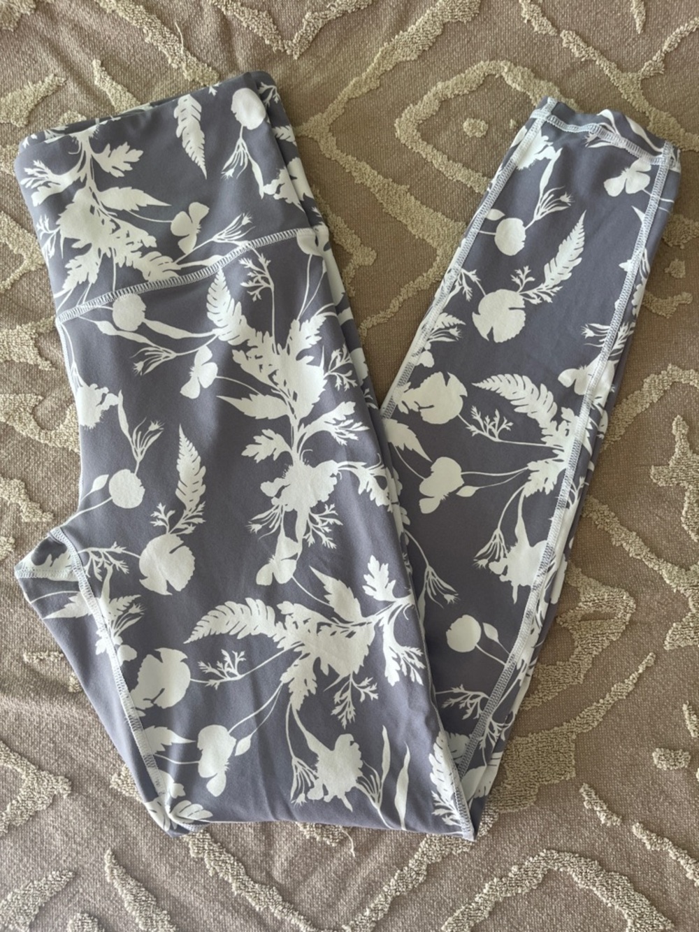 Mono B Floral Print High-Waist Leggings in Gray and White